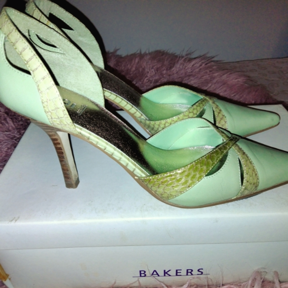 Bakers Sea Foam  Real Leather & Real Snake Skin Pumps
